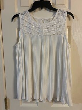 Adiva White Lace Yoke Pleated Camisole
